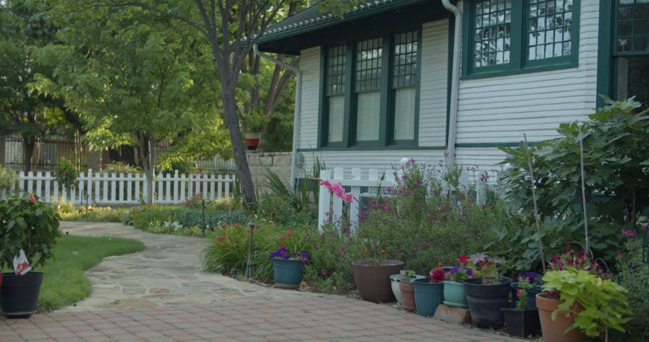 Granbury Gardens Bed And Breakfast المظهر الخارجي الصورة